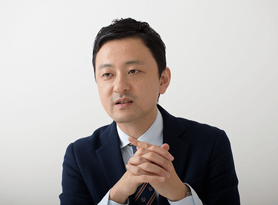 横山 哲也 氏