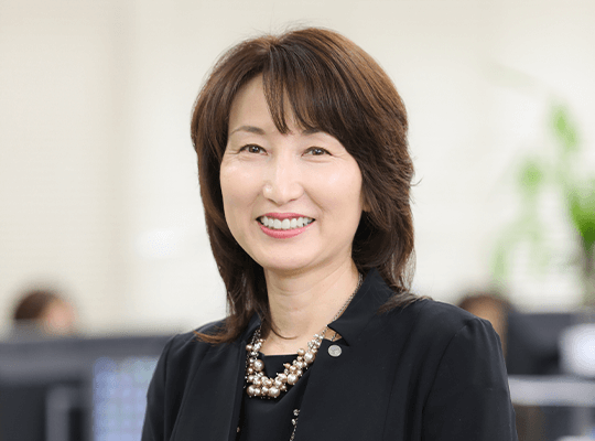 山本 久美 氏