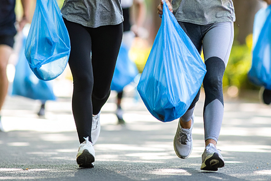 “拾って走る” 新感覚！プロギング体験<ごみ拾いとジョギングを掛け合わせた環境アクション「プロギング」を体験。